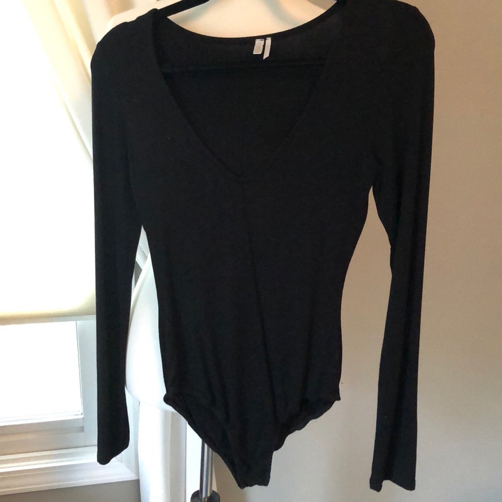 Simple and Basic Black Low Cut Bodysuit - Picture 2 of 8